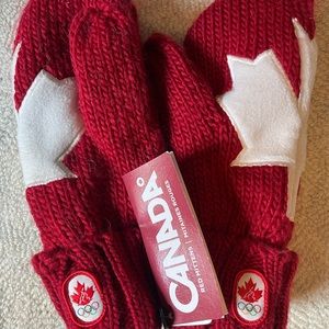 Brand new Canadian Olympic mittens!!